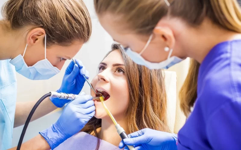 How Much Does a Dental Assistant Make